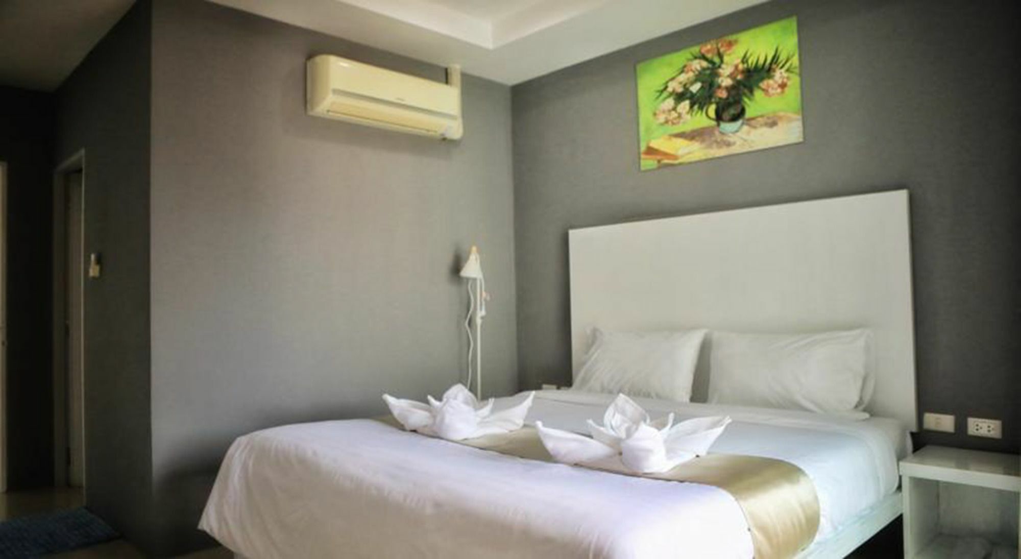 Guan Chao Yin Hotel Patong Екстер'єр фото