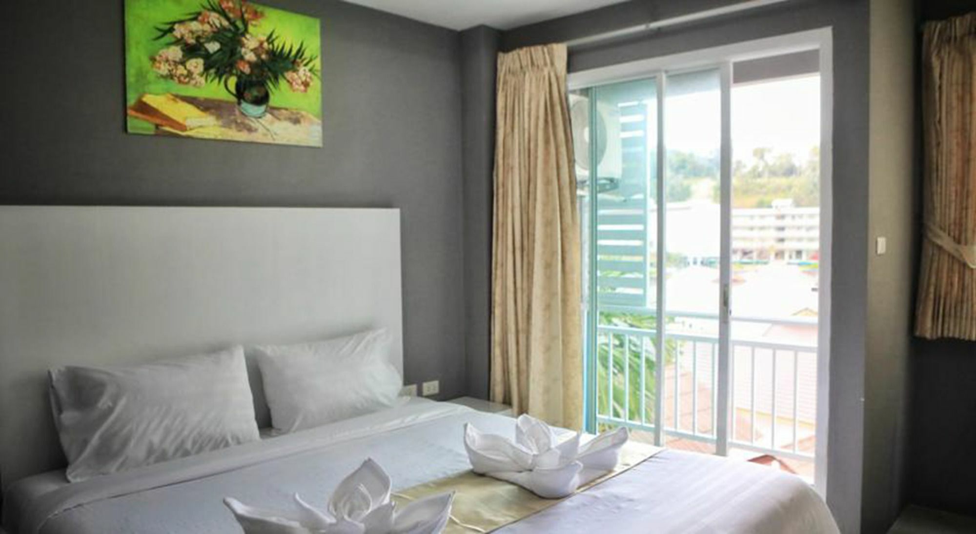Guan Chao Yin Hotel Patong Екстер'єр фото